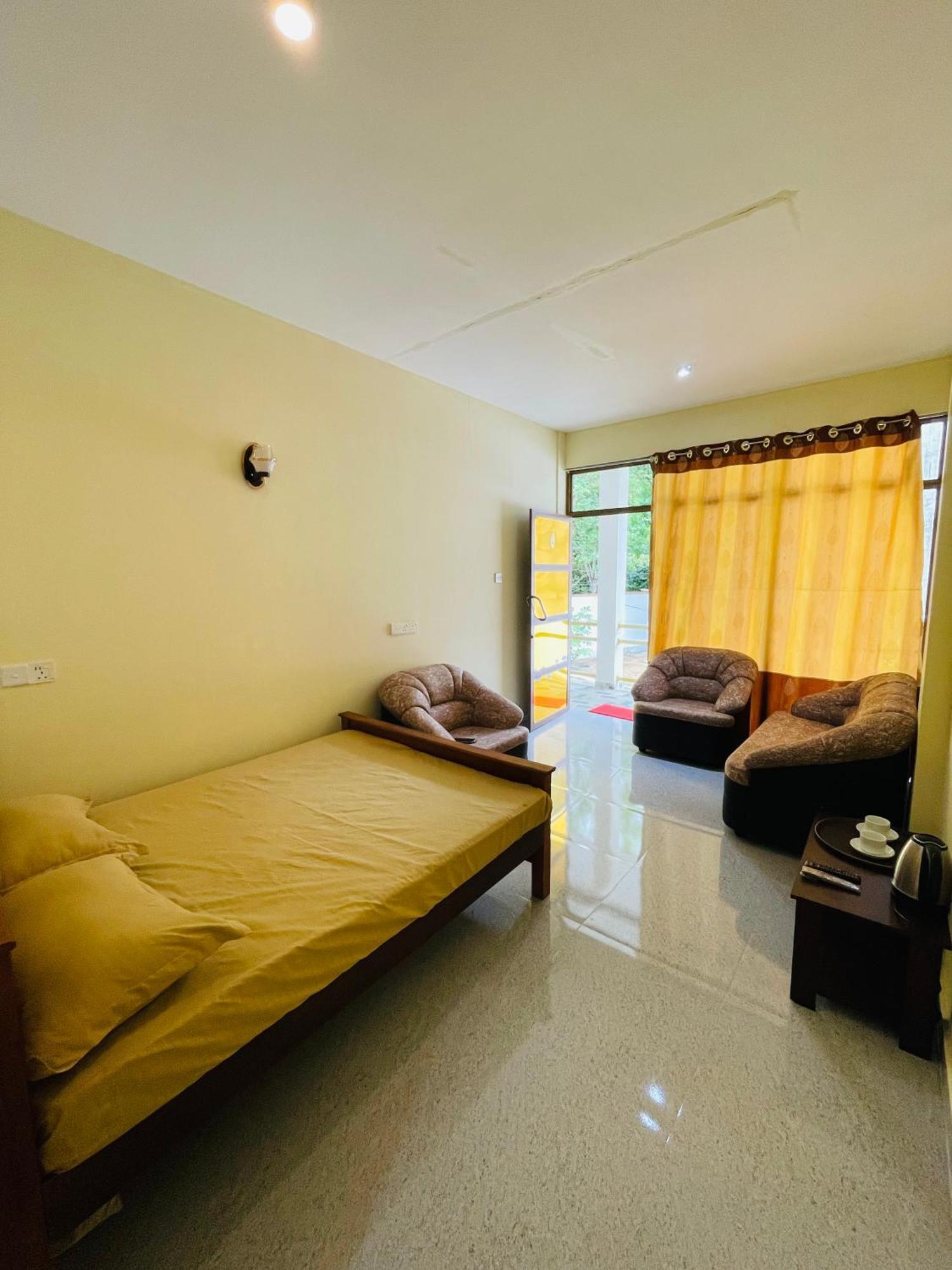 Great Victoria Palace Ratnapura Exterior photo
